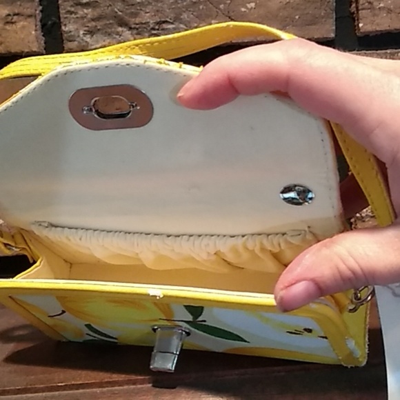 Yellow floral wristlet - Picture 2 of 2